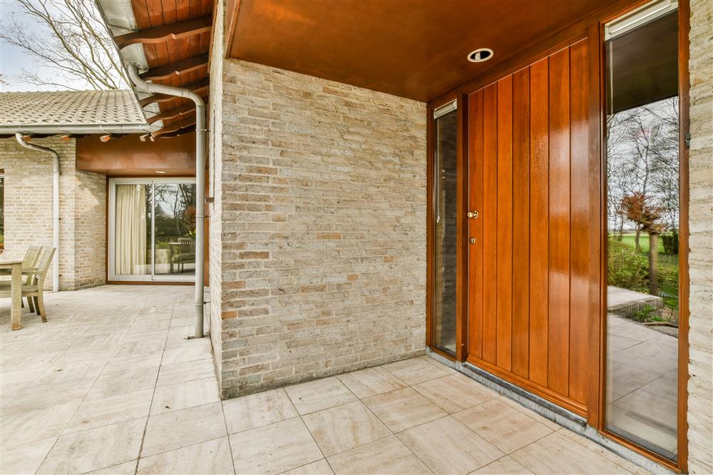 Best Materials and Woods for Exterior Doors 
