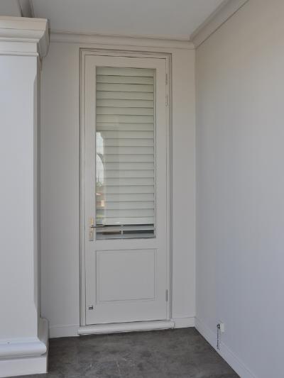Full Pane Top Solid Bottom 813 X 2032